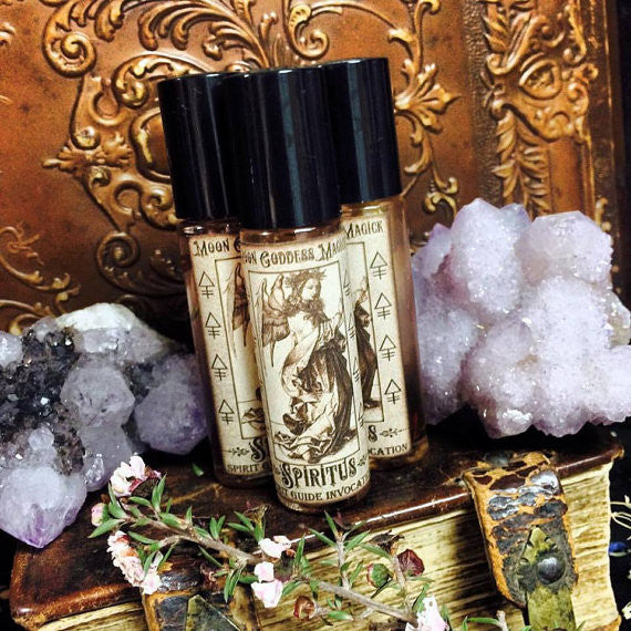 Spirit Guide ~ Spiritus oil~ Connection~ Spirit Guide Conjure~ Loving Connection~ Magick ~ Crystal Charged with Labradorite ~ - Moon Goddess Magick Apothecary