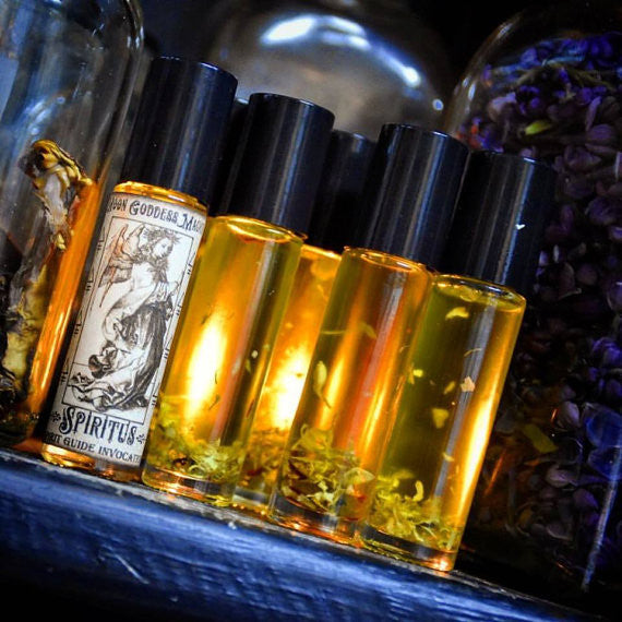 Spirit Guide ~ Spiritus oil~ Connection~ Spirit Guide Conjure~ Loving Connection~ Magick ~ Crystal Charged with Labradorite ~ - Moon Goddess Magick Apothecary